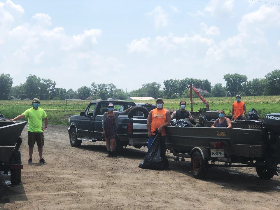 JBS Beardstown Pulls Out 440+ Gallons of Trash from Illinois River